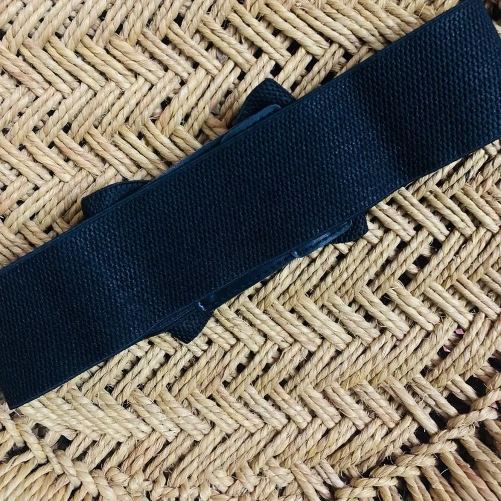 Bow dress belt 😍 
Waist - 26in stretches upto 32in - Picture 4 of 5